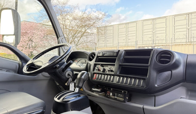 
								2014 Hino 195 full									