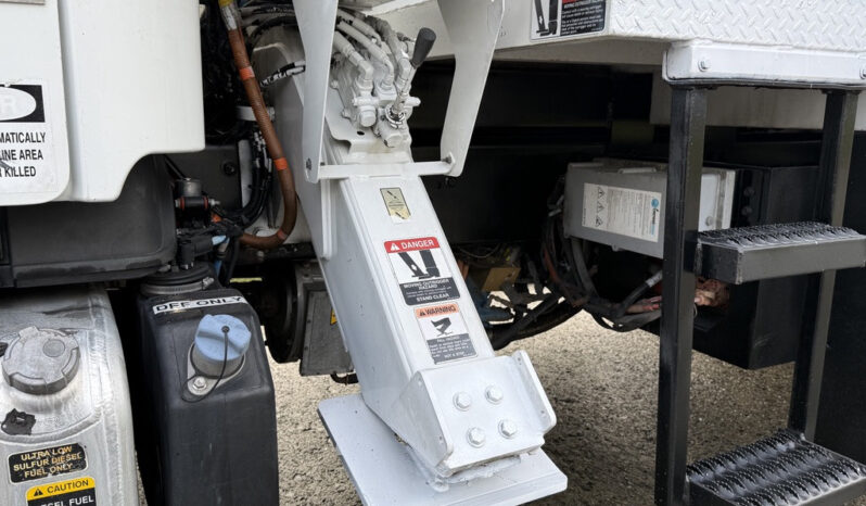 
								2015 Freightliner M2 106 full									