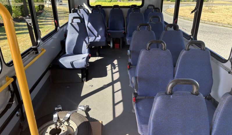 
								2017 Chevrolet Express 4500 full									