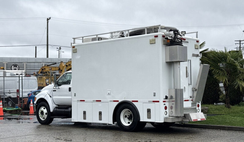 
								2011 Ford F650 full									