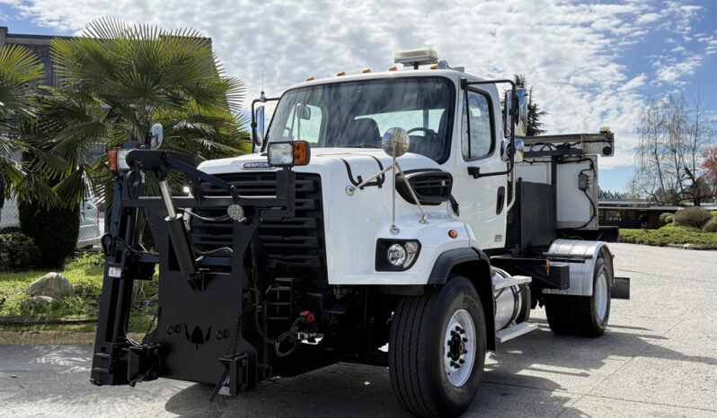 
								2016 Freightliner 108SD full									