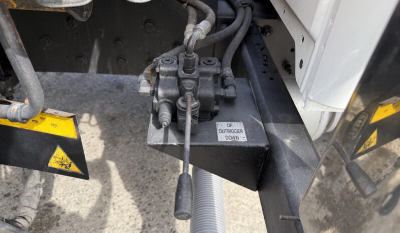 
								2011 International 4300 full									