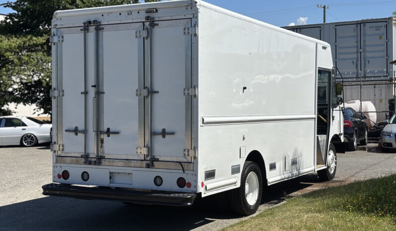 
								2019 Freightliner MT45 full									