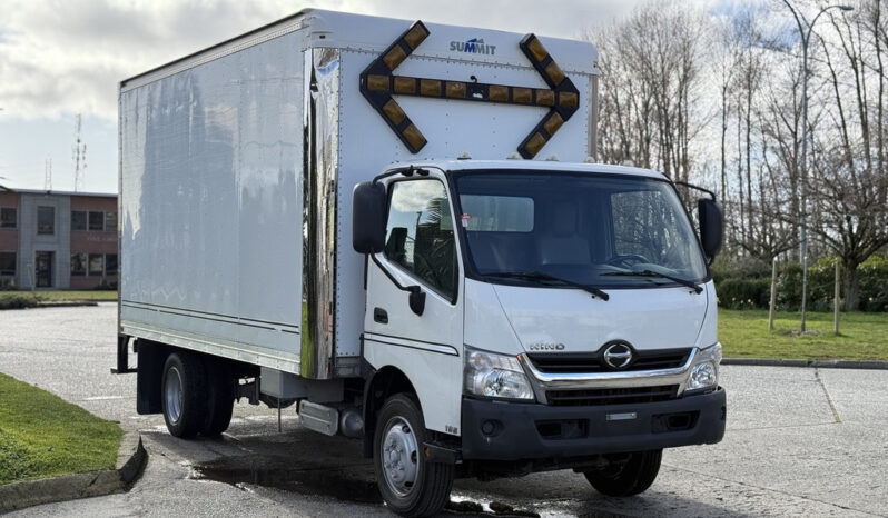 
								2014 Hino 195 full									