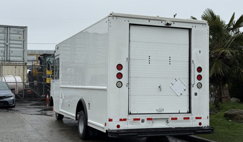 
								2012 Ford E-450 Super Duty full									