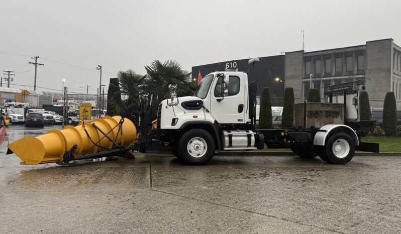 
								2016 Freightliner 108SD full									