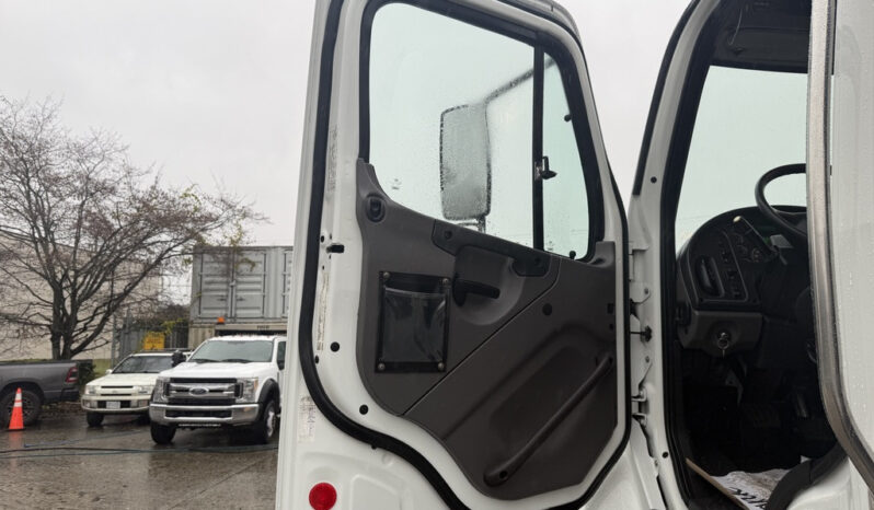 
								2016 Freightliner 108SD full									