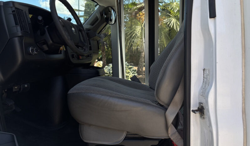 
								2020 Chevrolet Express 4500 full									