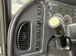 
										2016 Freightliner 108SD full									