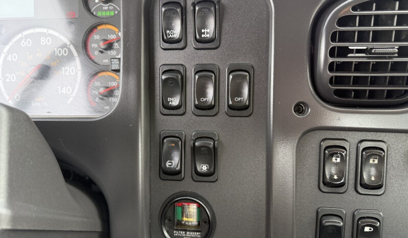 
								2016 Freightliner 108SD full									