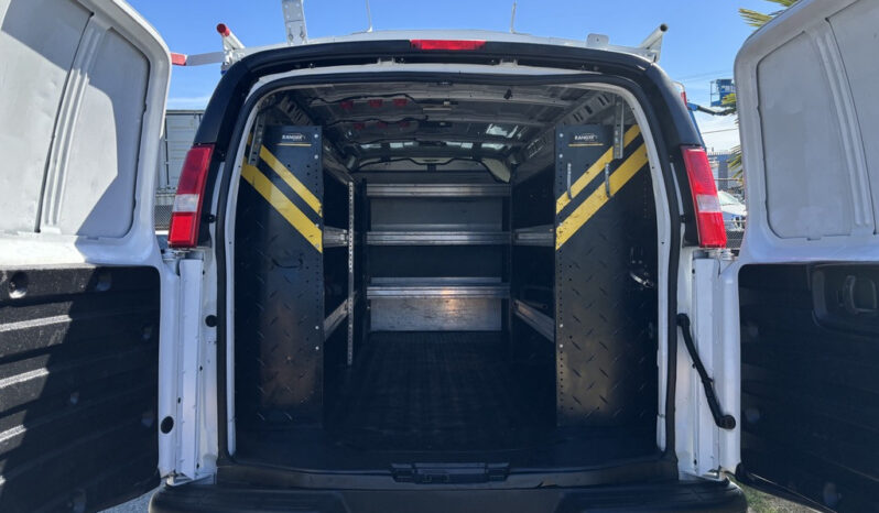
								2019 GMC Savana full									