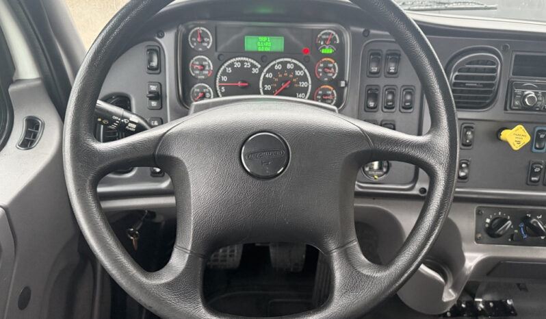 
								2016 Freightliner 108SD full									