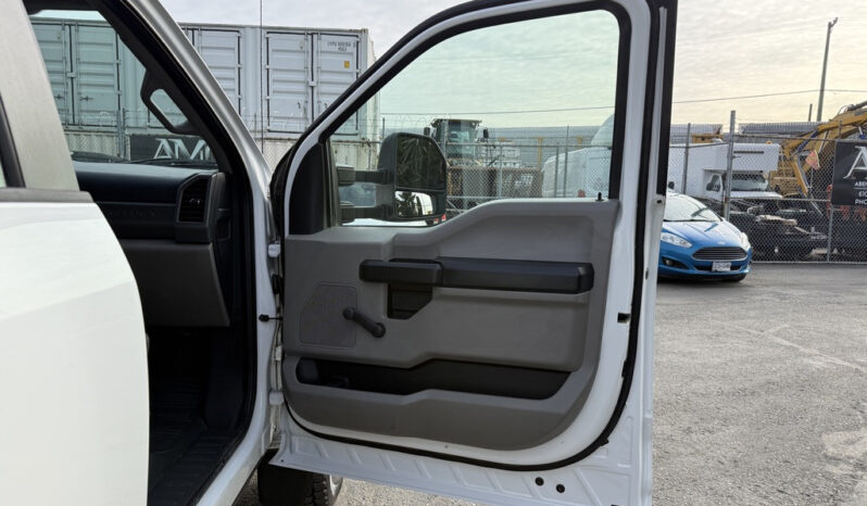 
								2020 Ford F-550 Super Duty full									
