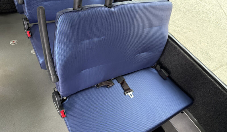
								2020 Chevrolet Express full									
