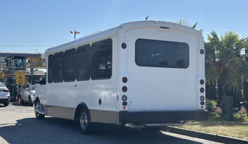 
								2017 Chevrolet Express 4500 full									