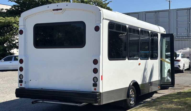 
								2017 Chevrolet Express 4500 full									