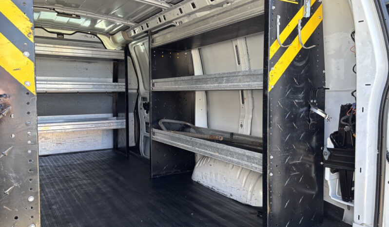 
								2019 GMC Savana full									