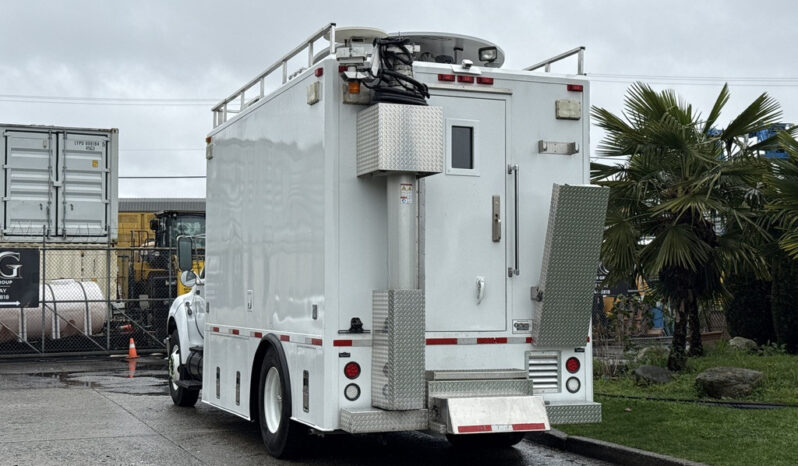 
								2011 Ford F650 full									