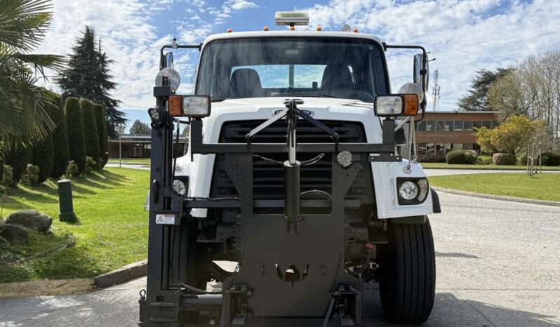 
								2016 Freightliner 108SD full									