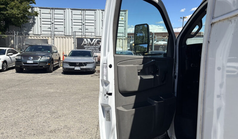 
								2020 Chevrolet Express 4500 full									