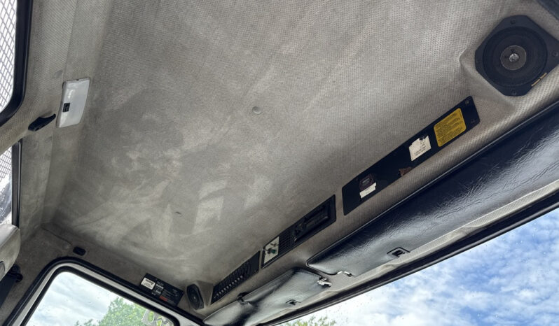
								1998 Freightliner FL80 full									