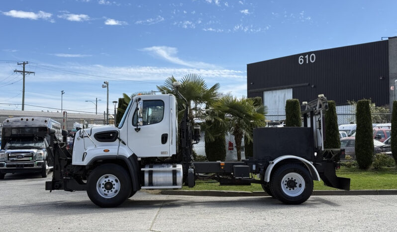 
								2016 Freightliner 108SD full									