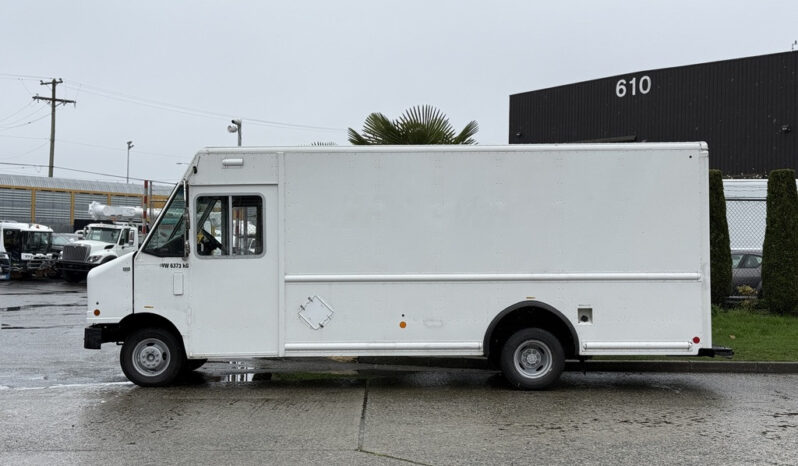 
								2012 Ford E-450 Super Duty full									