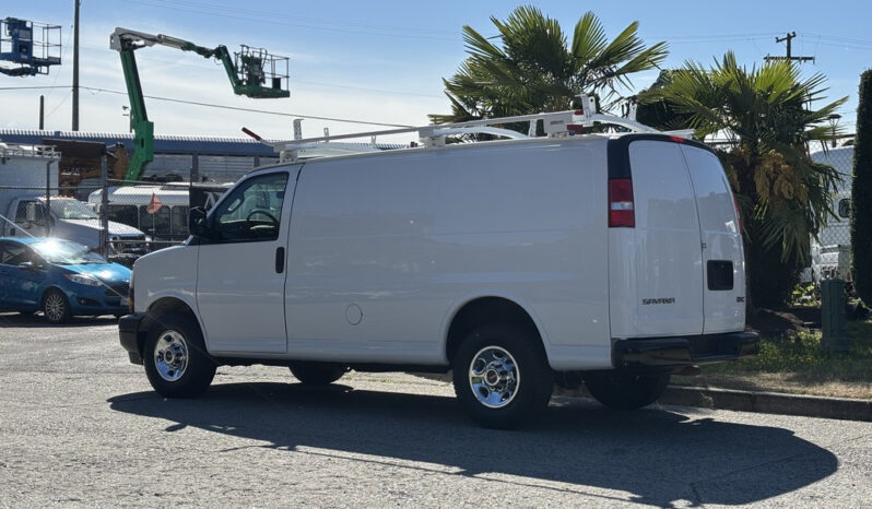 
								2019 GMC Savana full									