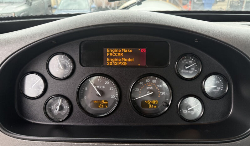 
								2016 Peterbilt 348 full									