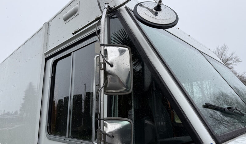 
								2012 Ford E-450 Super Duty full									