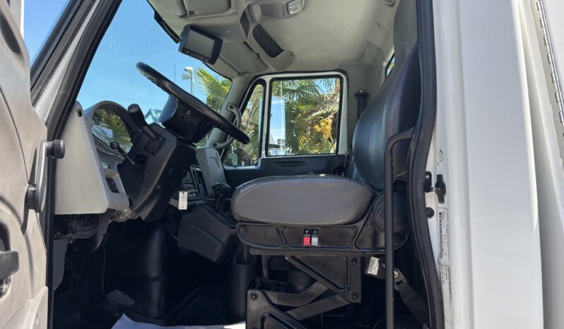 
								2008 International 4300 full									