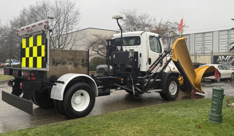 
								2016 Freightliner 108SD full									