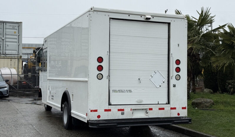 
								2012 Ford E-450 Super Duty full									