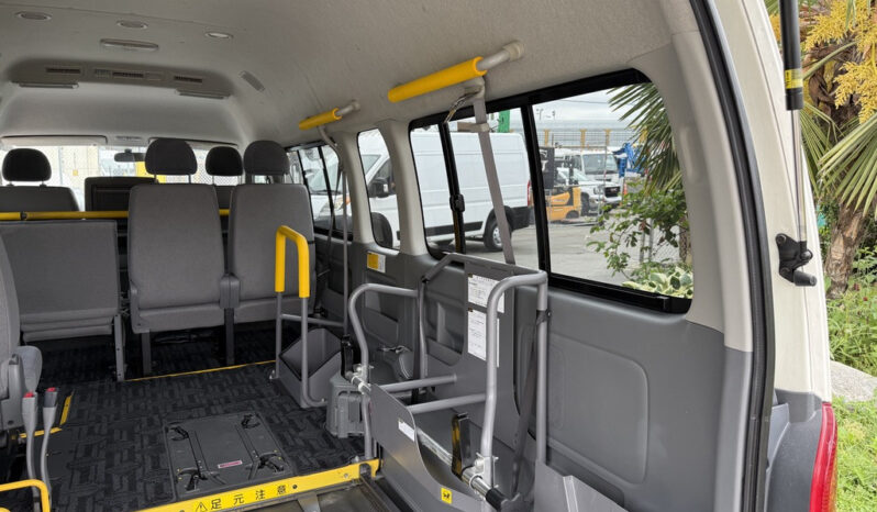 
								2009 Toyota Hiace full									