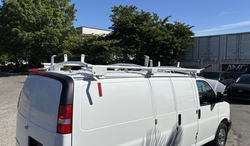 
								2019 GMC Savana full									