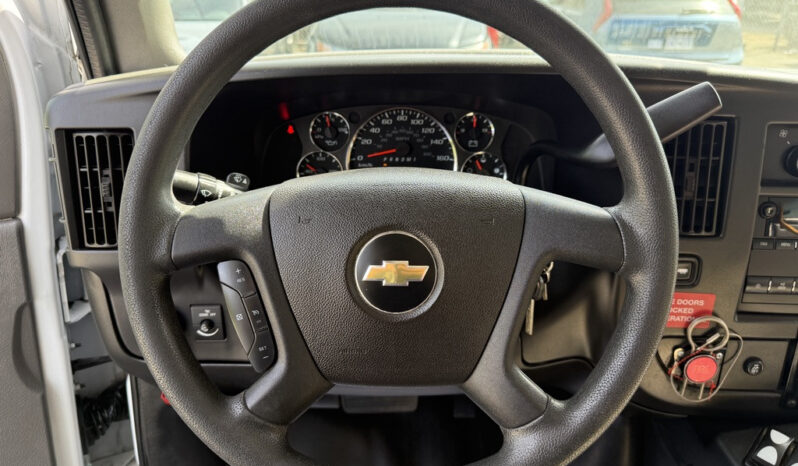 
								2020 Chevrolet Express full									