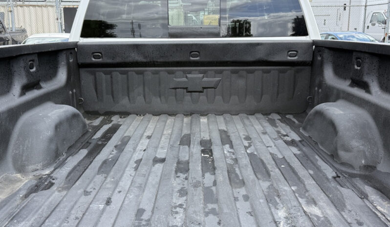 
								2017 Chevrolet Silverado 1500 full									