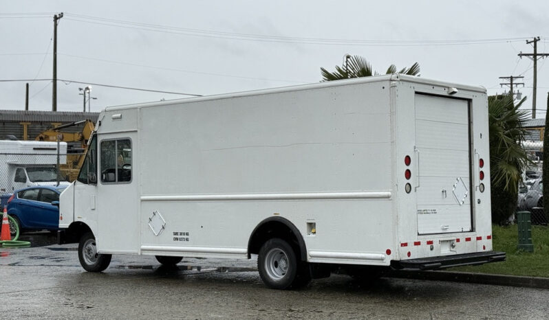 
								2012 Ford E-450 Super Duty full									
