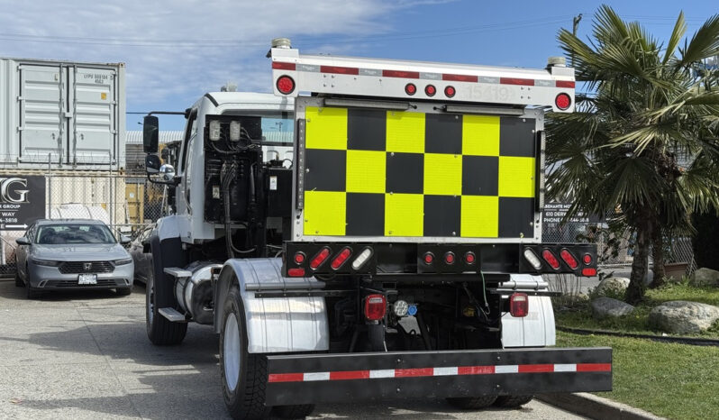 
								2016 Freightliner 108SD full									