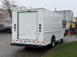 
										2012 Ford E-450 Super Duty full									