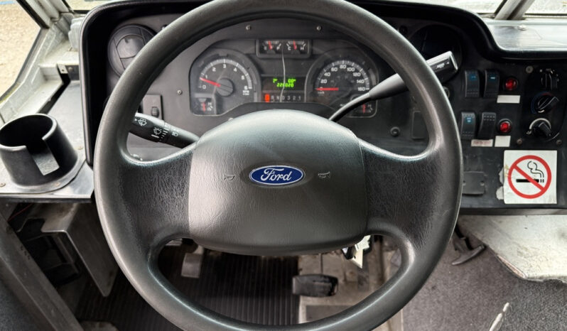 
								2012 Ford E-450 Super Duty full									