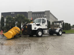 
										2016 Freightliner 108SD full									