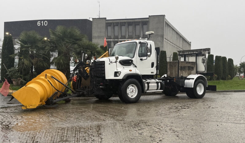 
								2016 Freightliner 108SD full									