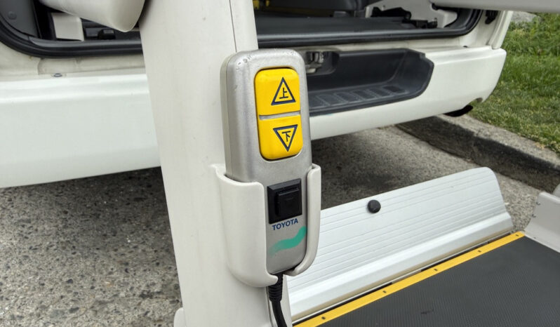 
								2009 Toyota Hiace full									