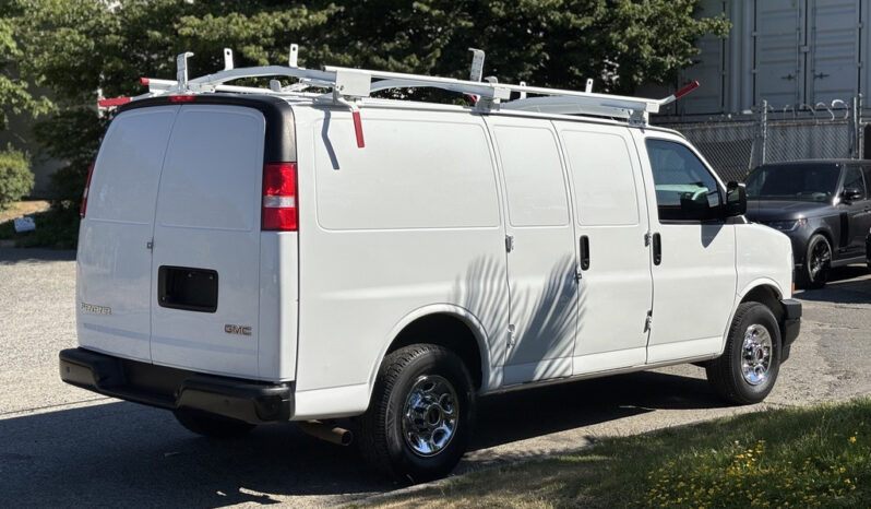 
								2019 GMC Savana full									