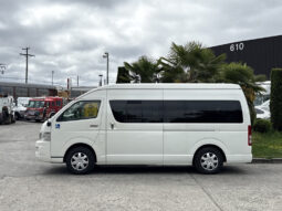 
										2009 Toyota Hiace full									