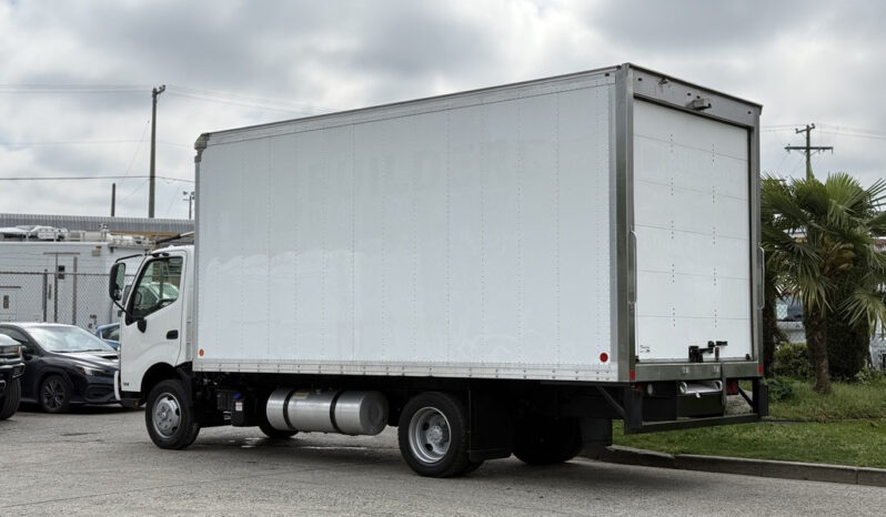 
								2018 Hino 195 full									