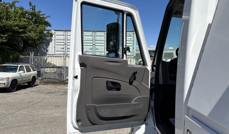 
								2008 International 4300 full									