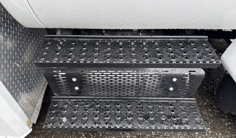 
								2011 Ford F650 full									