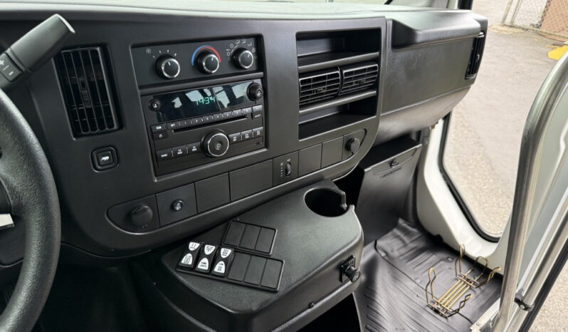 
								2013 Chevrolet Express 3500 full									